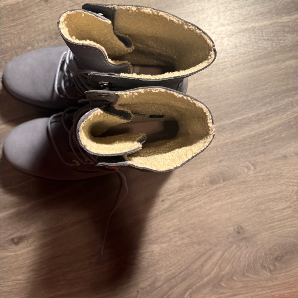 Blue Timberlands - image 2